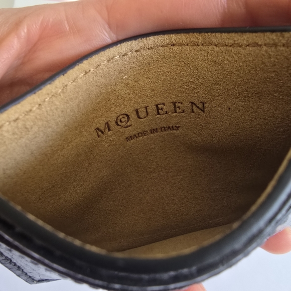 Alexander McQueen T-Bar Cracked Leather Card Holder Black - Picture 6 of 8